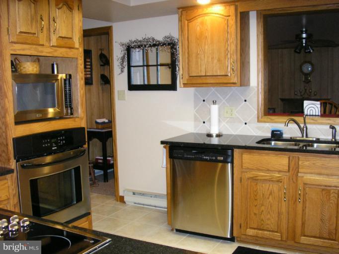 1410 State Line Road Waynesboro, PA 17268 - Photo 15 of 30 Kitchen