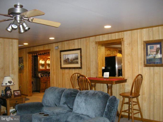 1410 State Line Road Waynesboro, PA 17268 - Photo 23 of 30 Family Room