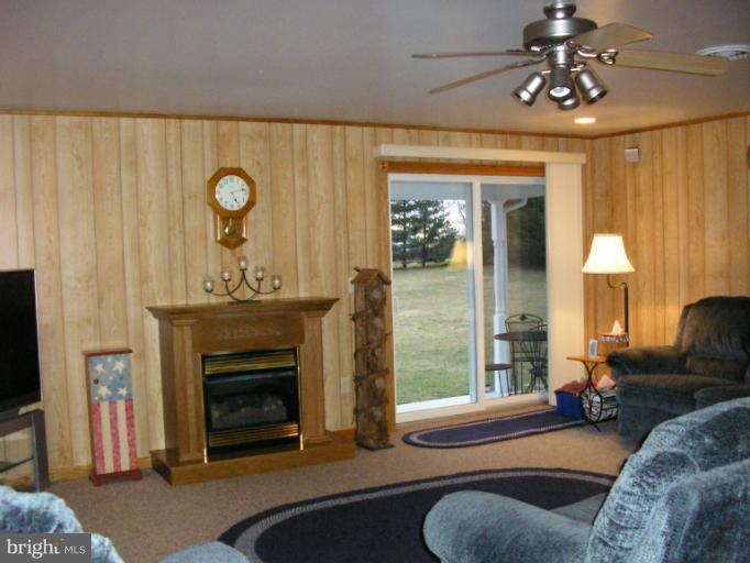 1410 State Line Road Waynesboro, PA 17268 - Photo 27 of 30 Family Room