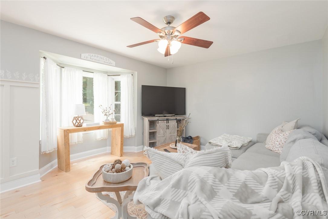 7313 Key Deer Circle Midlothian, VA 23112 - Photo 5 of 45 a living room with furniture and a flat screen tv