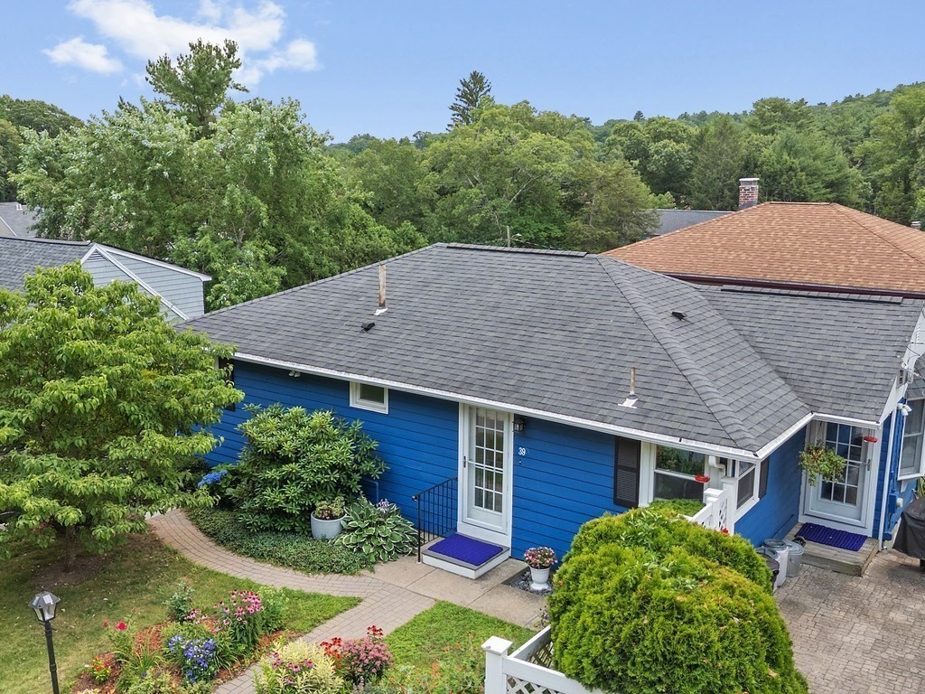 39 Smart Street Waltham, MA 02451 - Photo 1 of 34 Gallery Image 1