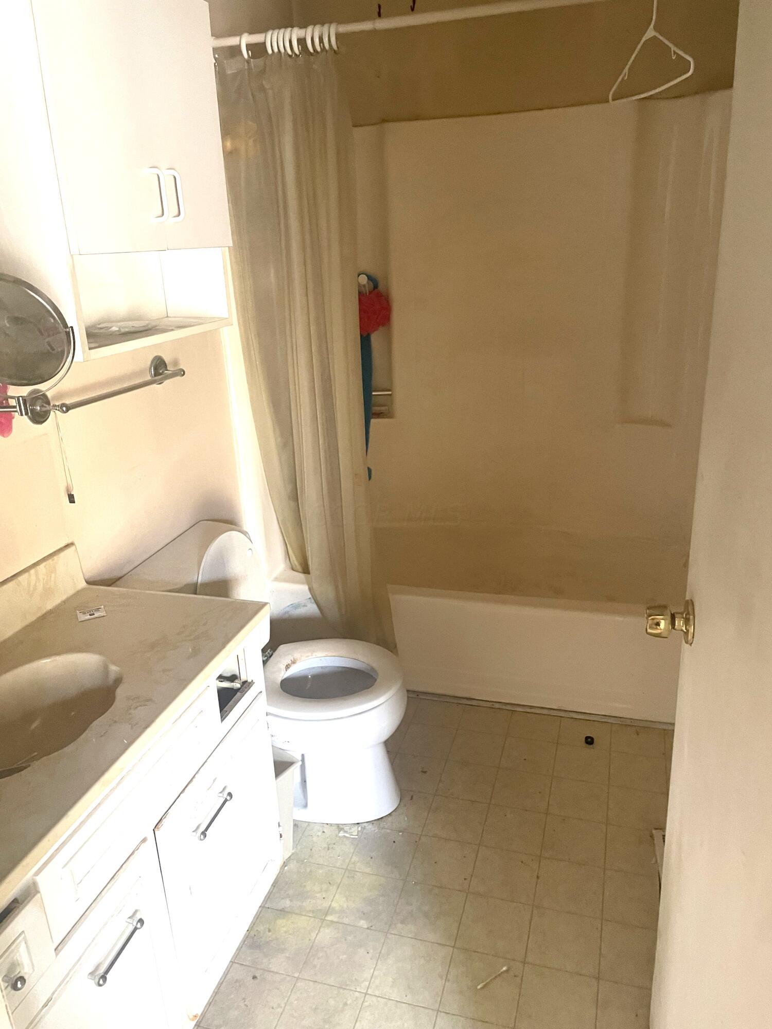 220 Hilliard Rome Road Columbus, OH 43228 - Photo 13 of 19 Full Bath