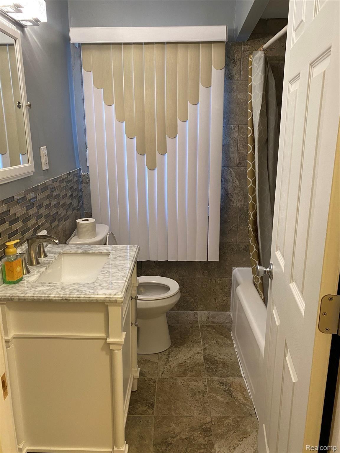 15834 Evergreen Road Detroit, MI 48223 - Photo 8 of 28 tempImageCF3pCS.jpg