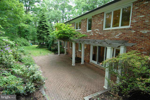 2040 Hunter Mill Road Vienna, VA 22181 - Photo 1 of 26 Exterior (General)
