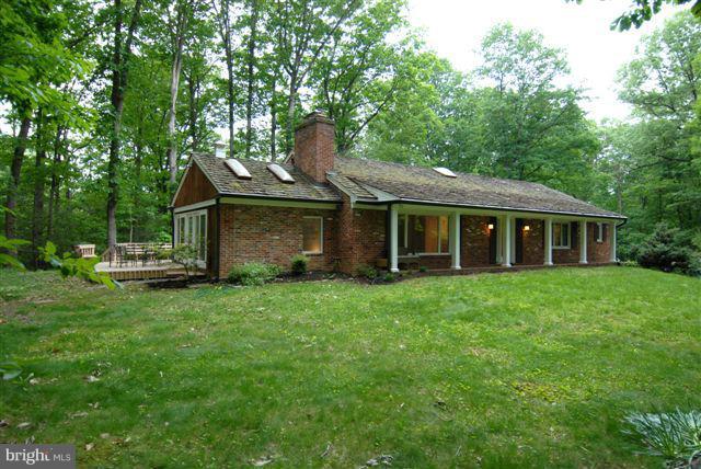 2040 Hunter Mill Road Vienna, VA 22181 - Photo 2 of 26 Exterior (Front)