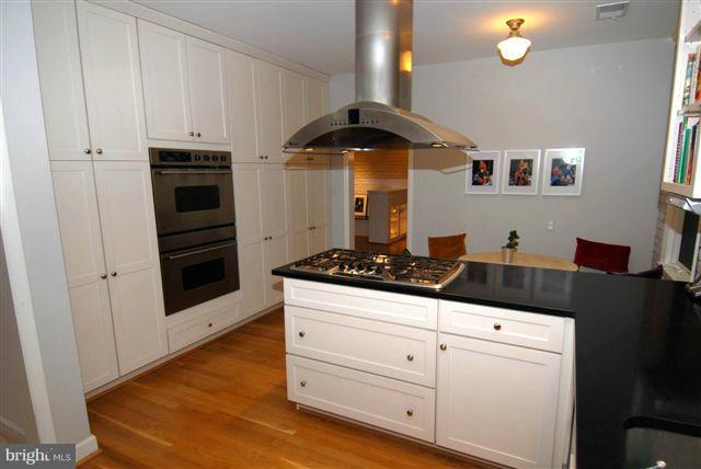 2040 Hunter Mill Road Vienna, VA 22181 - Photo 11 of 26 Kitchen