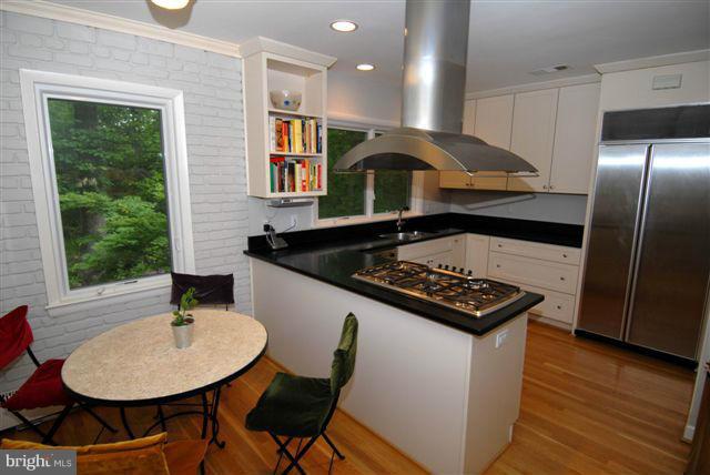 2040 Hunter Mill Road Vienna, VA 22181 - Photo 12 of 26 Kitchen