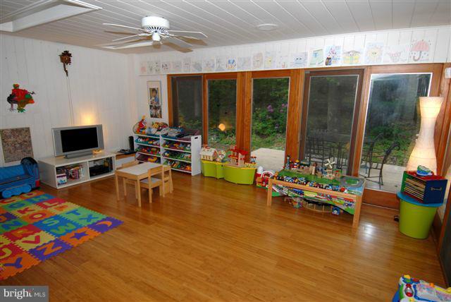 2040 Hunter Mill Road Vienna, VA 22181 - Photo 14 of 26 Family Room