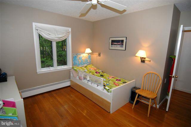 2040 Hunter Mill Road Vienna, VA 22181 - Photo 19 of 26 Bedroom