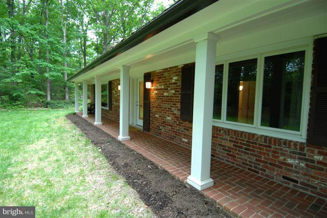 2040 Hunter Mill Road Vienna, VA 22181 - Photo 3 of 26 Exterior (Front)