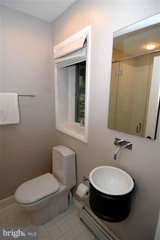 2040 Hunter Mill Road Vienna, VA 22181 - Photo 21 of 26 Bath