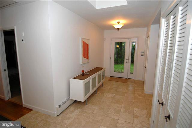 2040 Hunter Mill Road Vienna, VA 22181 - Photo 4 of 26 Interior (General)