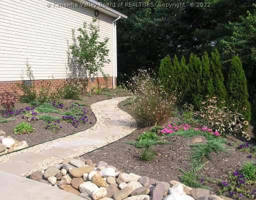 1718 Sierra Road Charleston, WV 25314 - Photo 7 of 8 Yard/Garden.
