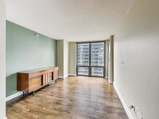 $3,800 | 2 East Erie Street, Unit 2205, Chicago, IL 60611