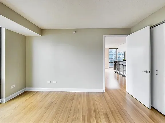 $3,800 | 2 East Erie Street, Unit 2205, Chicago, IL 60611