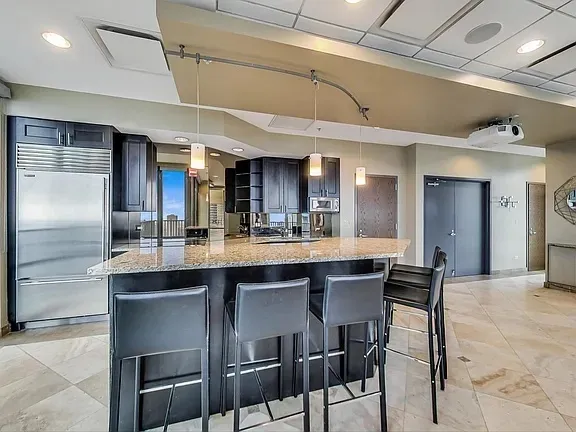 $3,800 | 2 East Erie Street, Unit 2205, Chicago, IL 60611