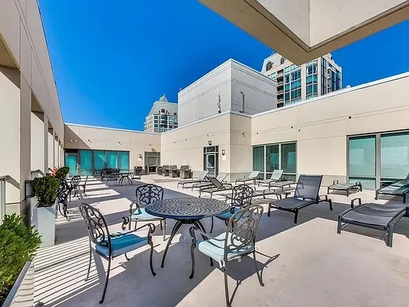 $3,800 | 2 East Erie Street, Unit 2205, Chicago, IL 60611