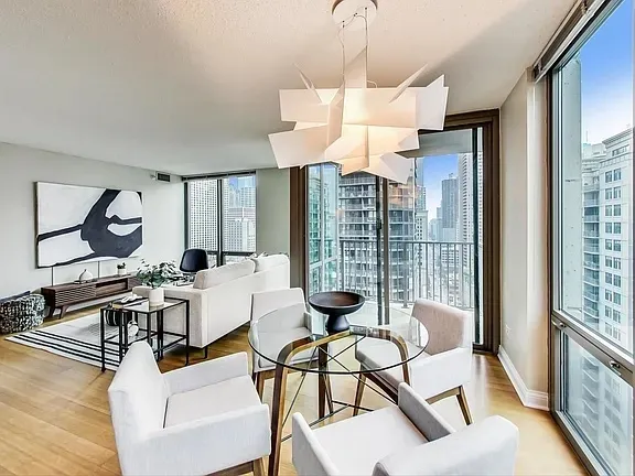 $3,800 | 2 East Erie Street, Unit 2205, Chicago, IL 60611
