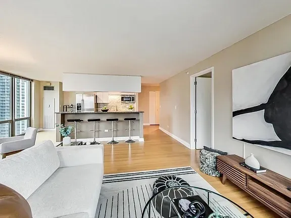 $3,800 | 2 East Erie Street, Unit 2205, Chicago, IL 60611