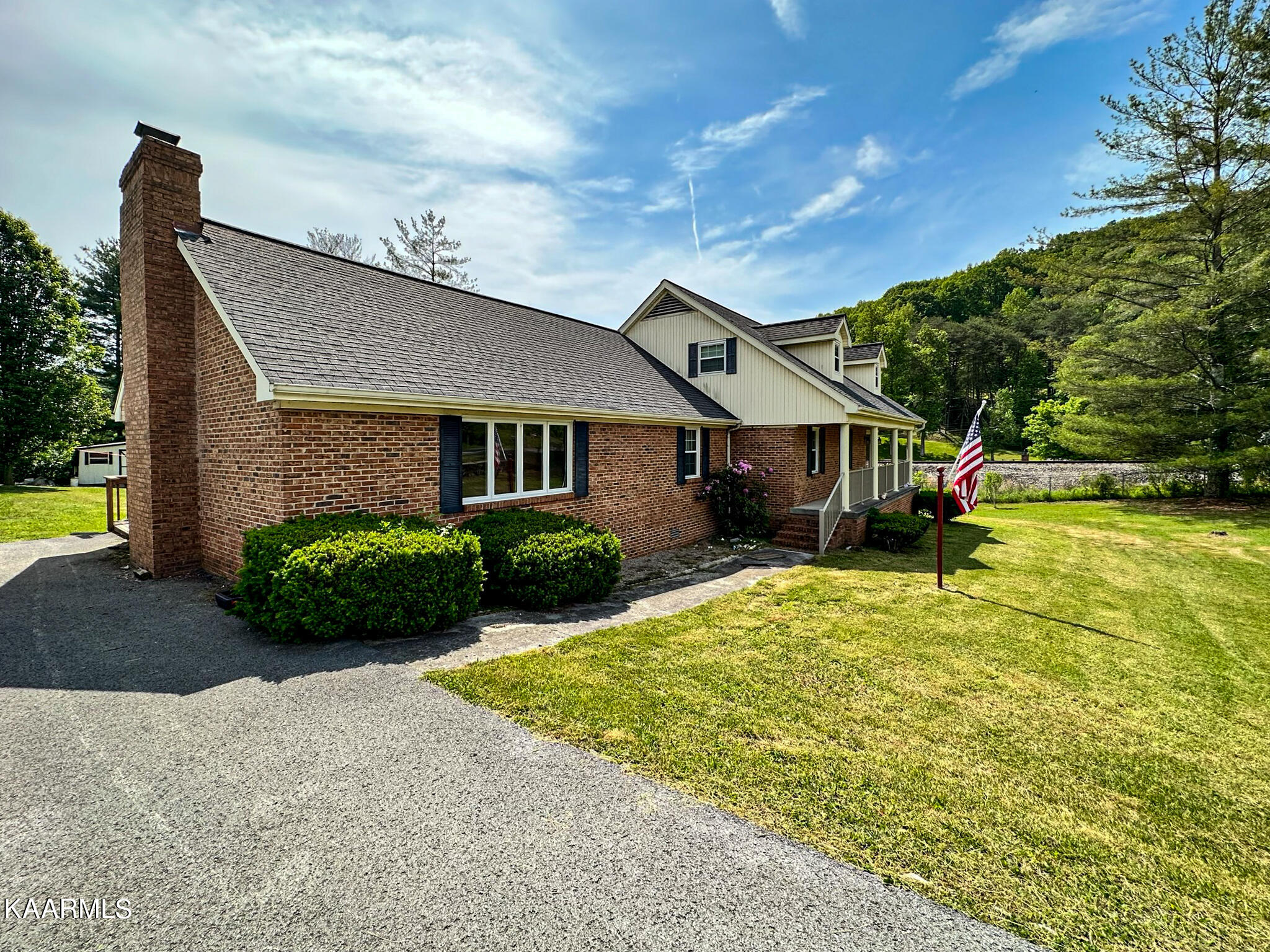 725 Balmoral Road Middlesboro, KY 40965 - Photo 3 of 53 725 Balmoral-02