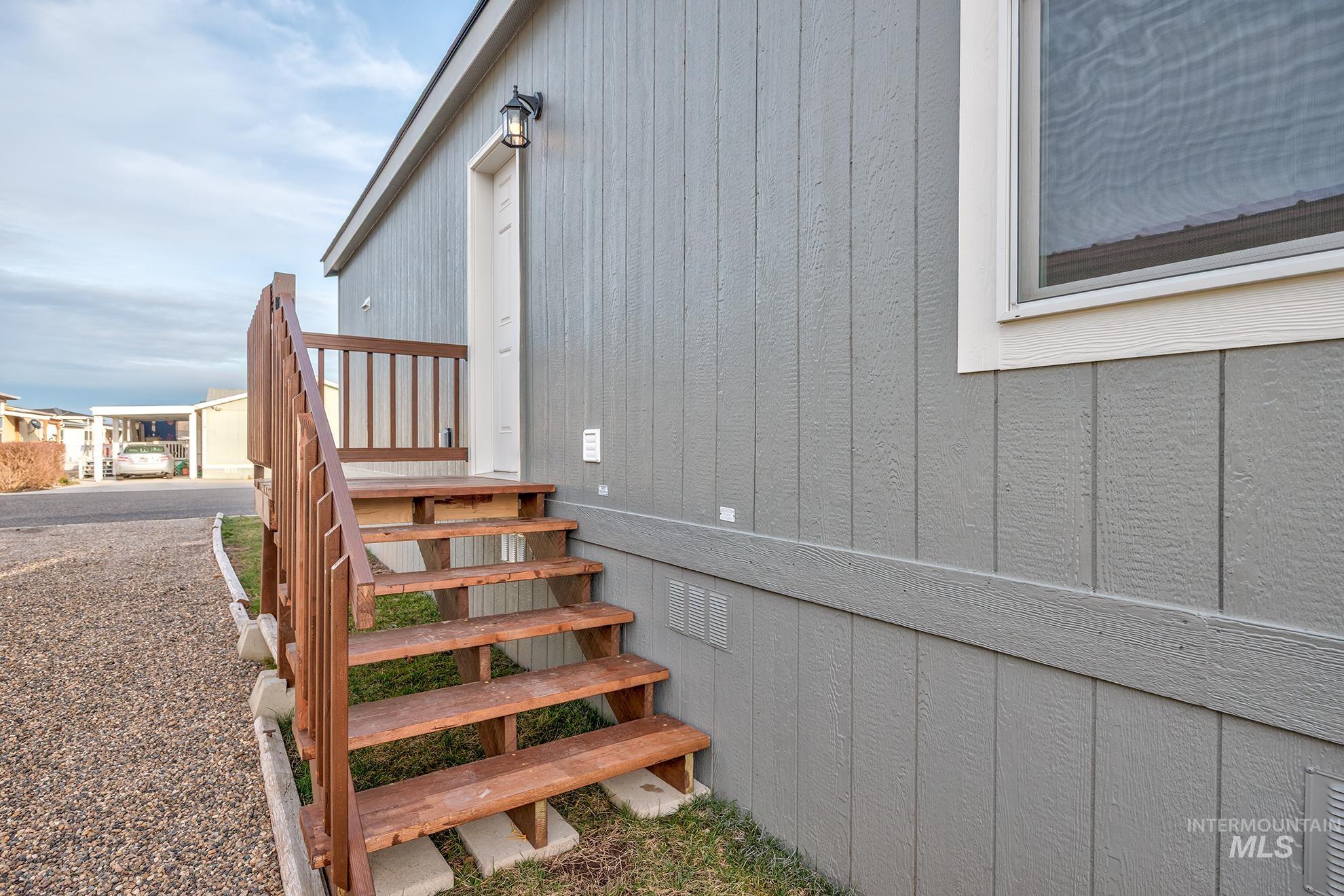 2750 Alden Road, Unit 8 8 Fruitland, ID 83619 - Photo 24 of 31 View of stairway
