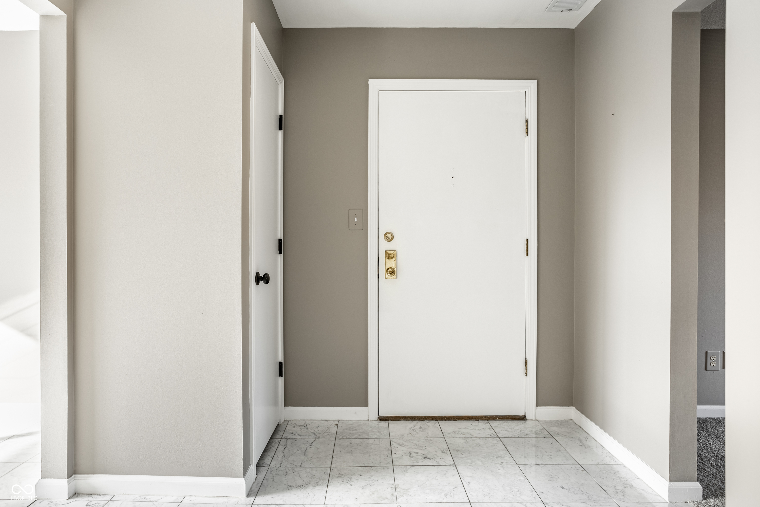 398 Hunters Lane, Unit D Carmel, IN 46032 - Photo 8 of 53