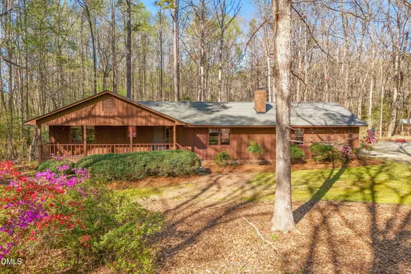 $2,100 | 433 Holly Oak Court, Fuquay-Varina, NC 27526