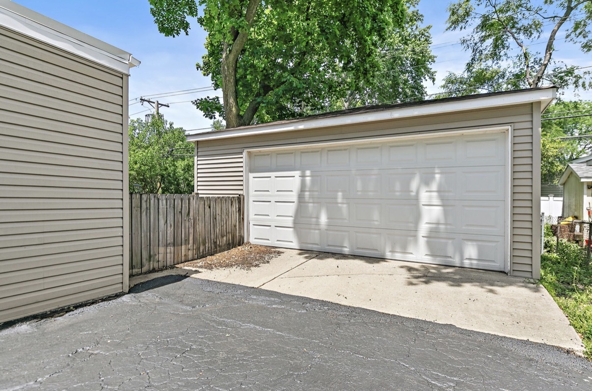2204 Hawk Lane Rolling Meadows, IL 60008 - Photo 14 of 15
