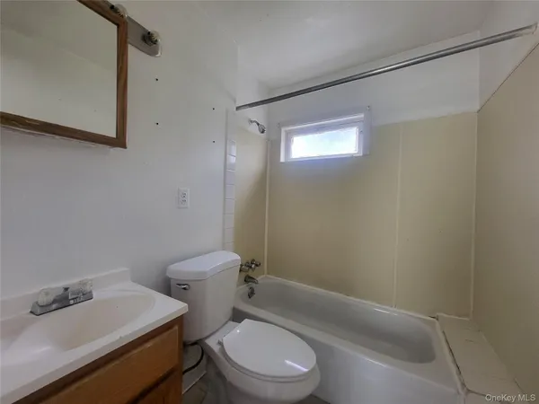 $1,100 | 123 Old Turnpike Road, Unit 2C, Bloomingburg, NY 12721