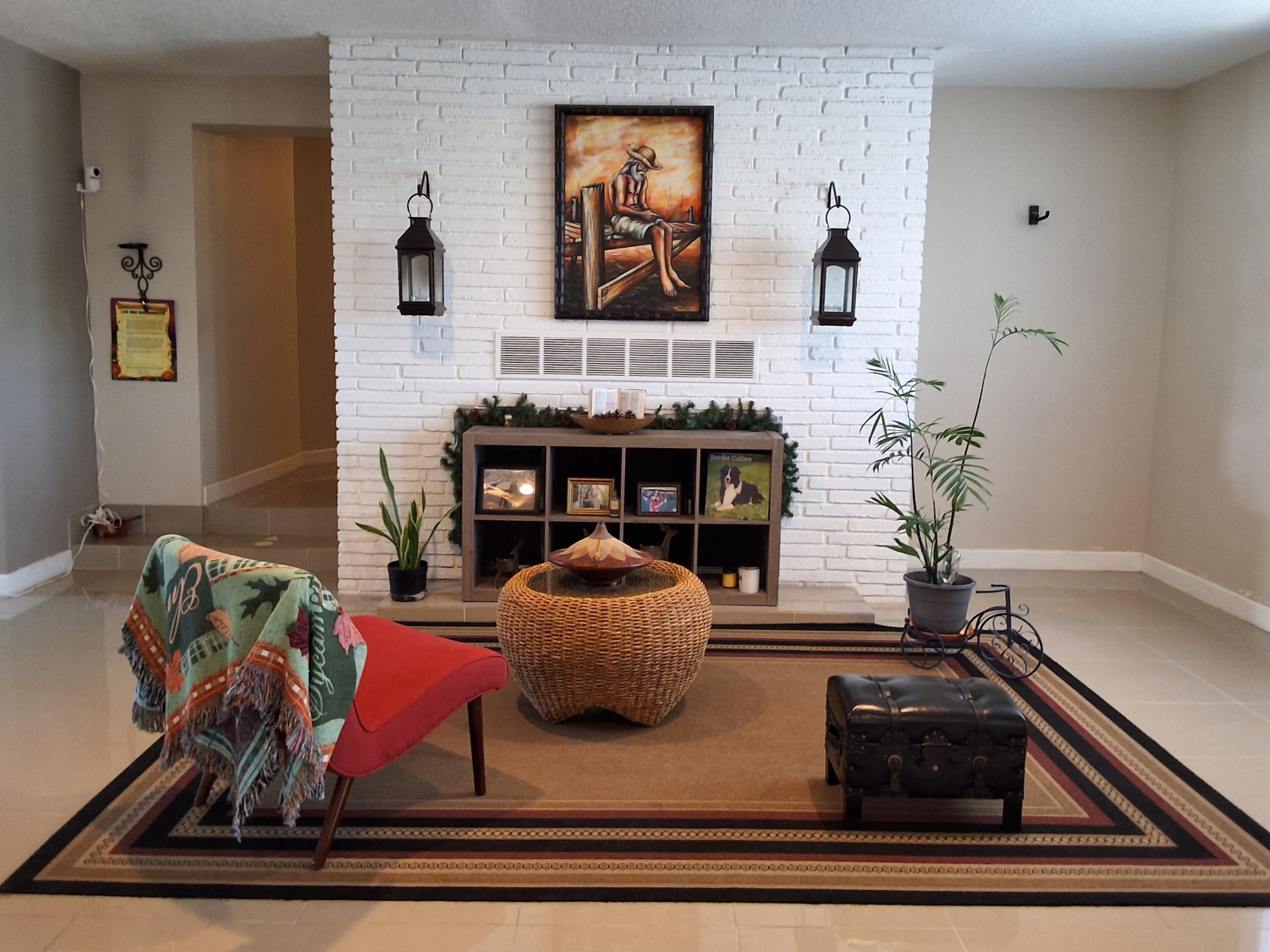 1221 Bacom Point Road Pahokee, FL 33476 - Photo 2 of 46 Living Room