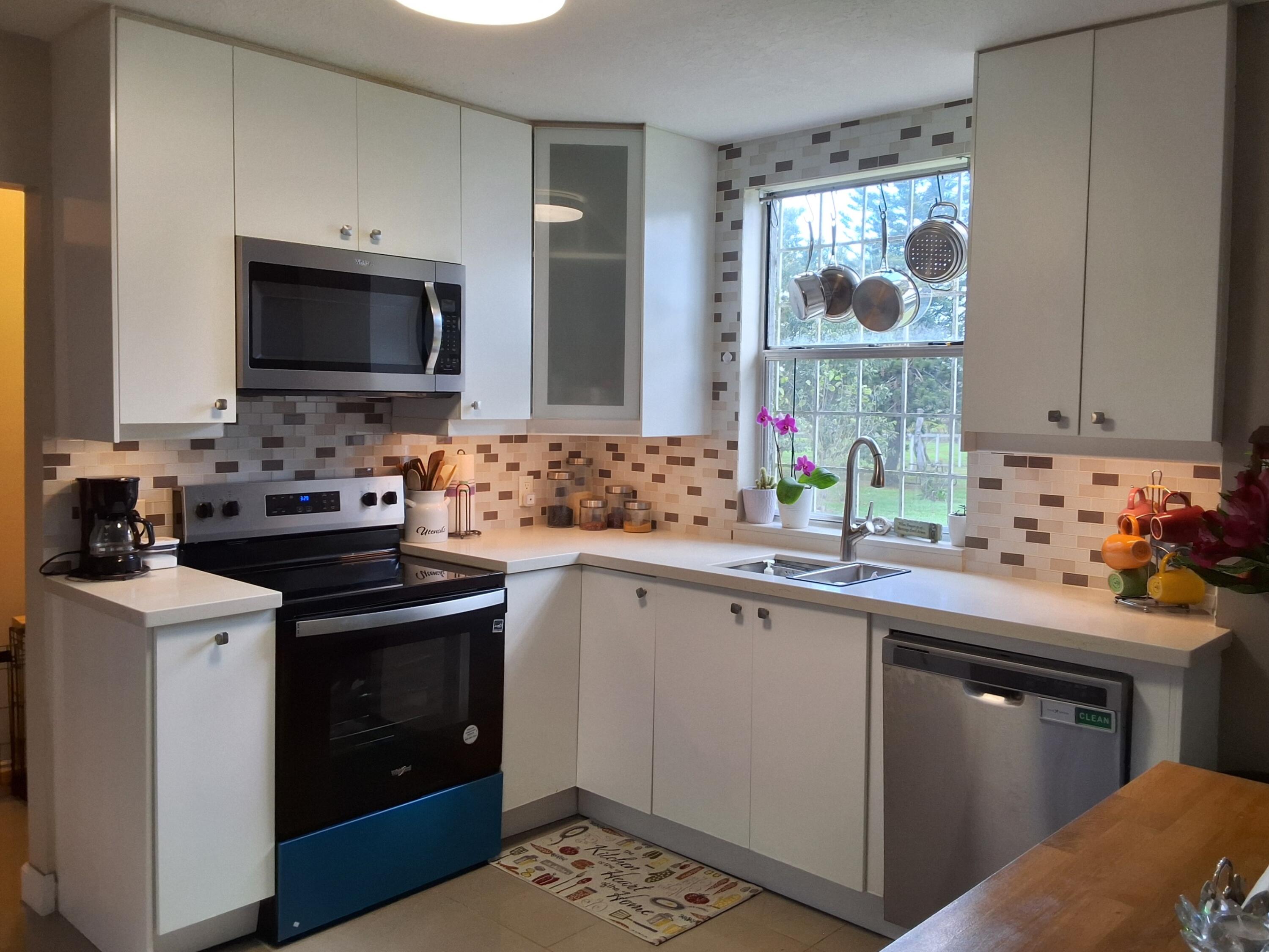 1221 Bacom Point Road Pahokee, FL 33476 - Photo 8 of 39 20260310_152901