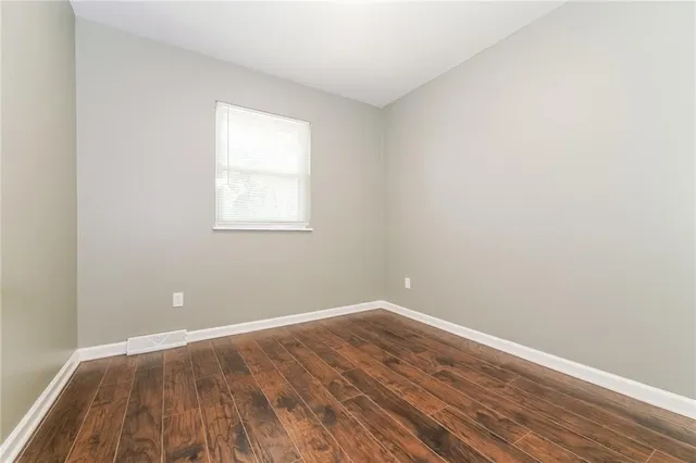 $2,095 | 404 Southwest Keystone Court, Blue Springs, MO 64014