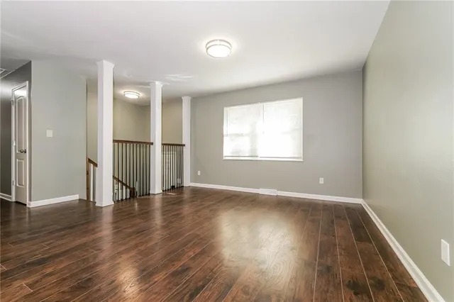 $2,095 | 404 Southwest Keystone Court, Blue Springs, MO 64014