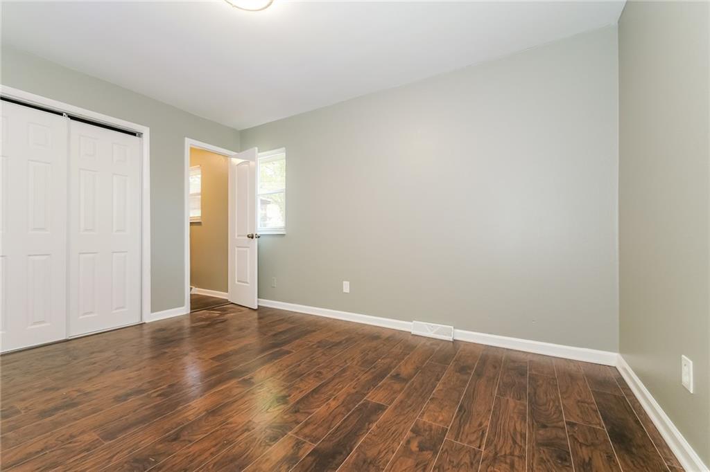 404 Southwest Keystone Court Blue Springs, MO 64014 - Photo 8 of 17