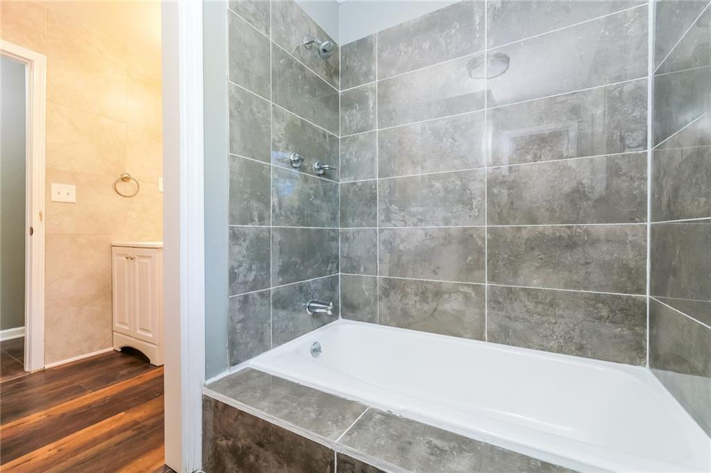 404 Southwest Keystone Court Blue Springs, MO 64014 - Photo 9 of 17