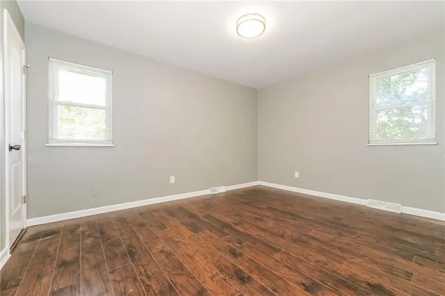 $2,095 | 404 Southwest Keystone Court, Blue Springs, MO 64014