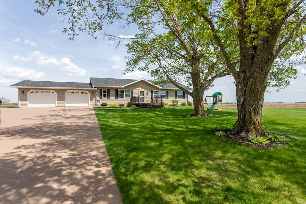 11244 Settlement Road Cassville, WI 53806 - Photo 2 of 37