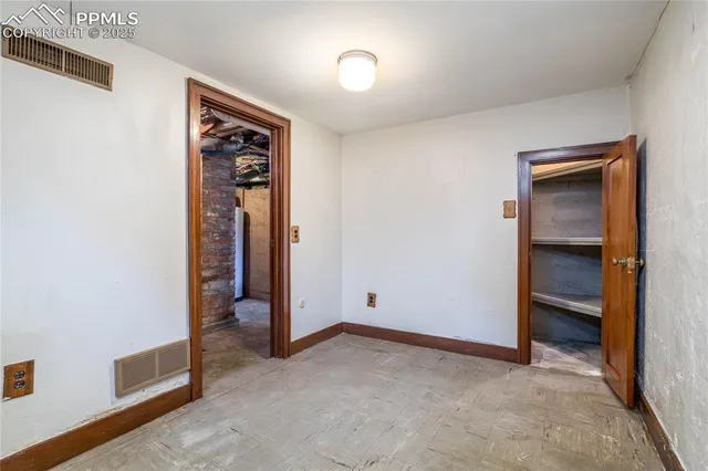 a view of a pathway of a house