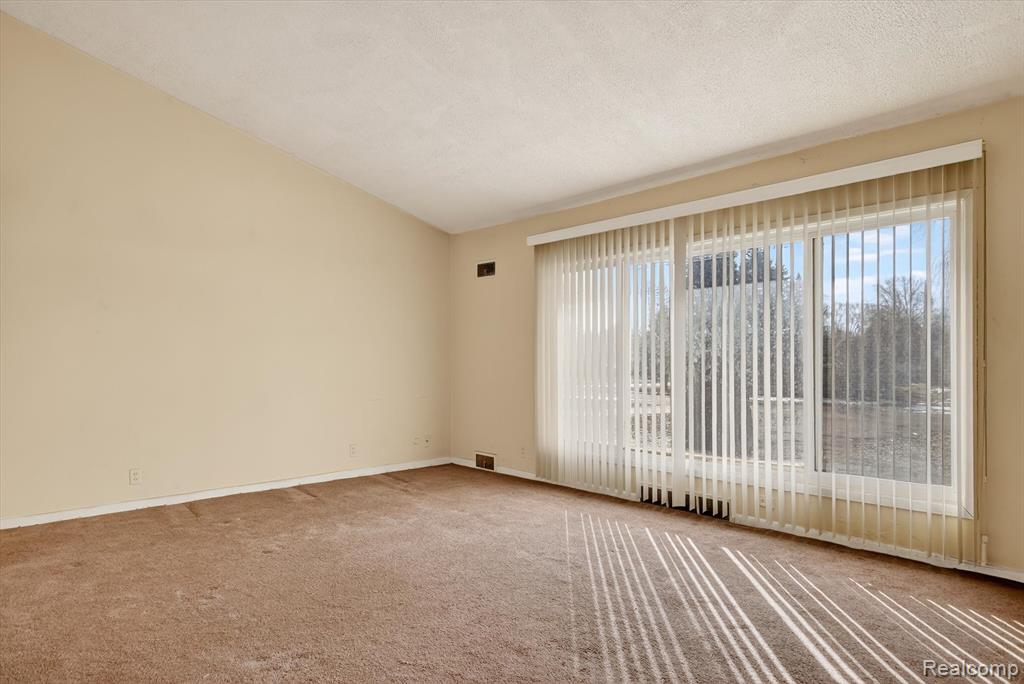 18444 Cornell Road Southfield, MI 48075 - Photo 10 of 44 Gallery Image 10