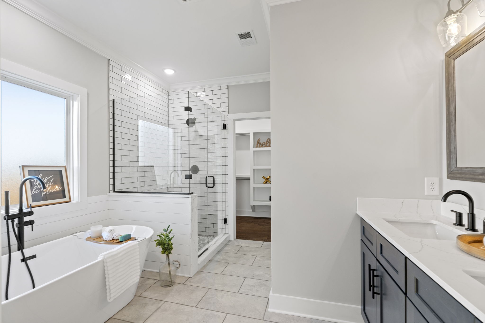 5633 Minnis Road Springfield, TN 37172 - Photo 26 of 42 a bathroom with a tub sink and mirror