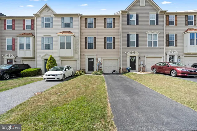 $275,000 | 30 Gauley River Path, Falling Waters, WV 25419