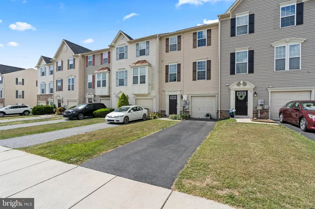 $275,000 | 30 Gauley River Path, Falling Waters, WV 25419