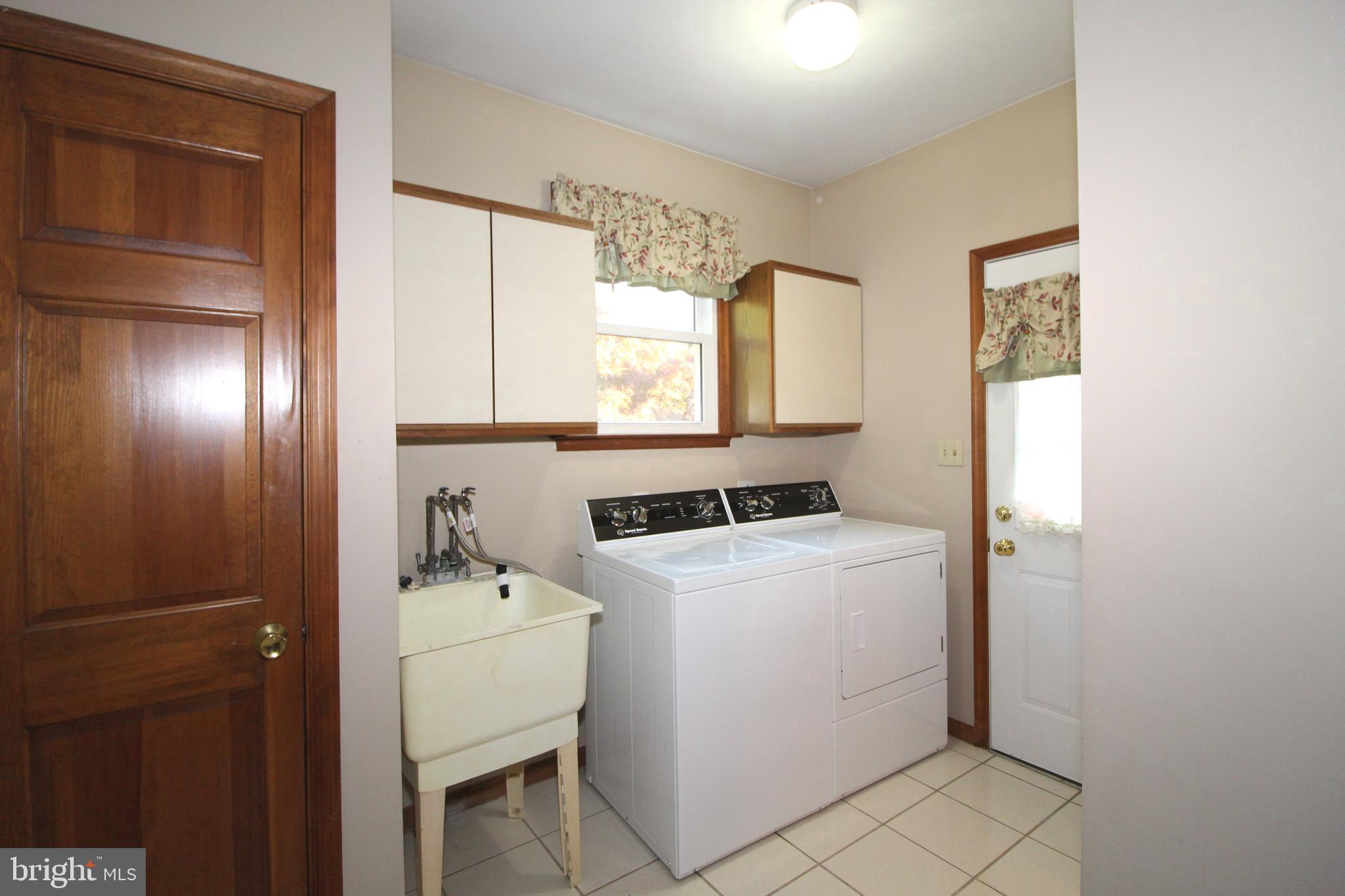 33 Walters Road Glen Mills, PA 19342 - Photo 17 of 32 Large Laundry Room with Sink and Closet