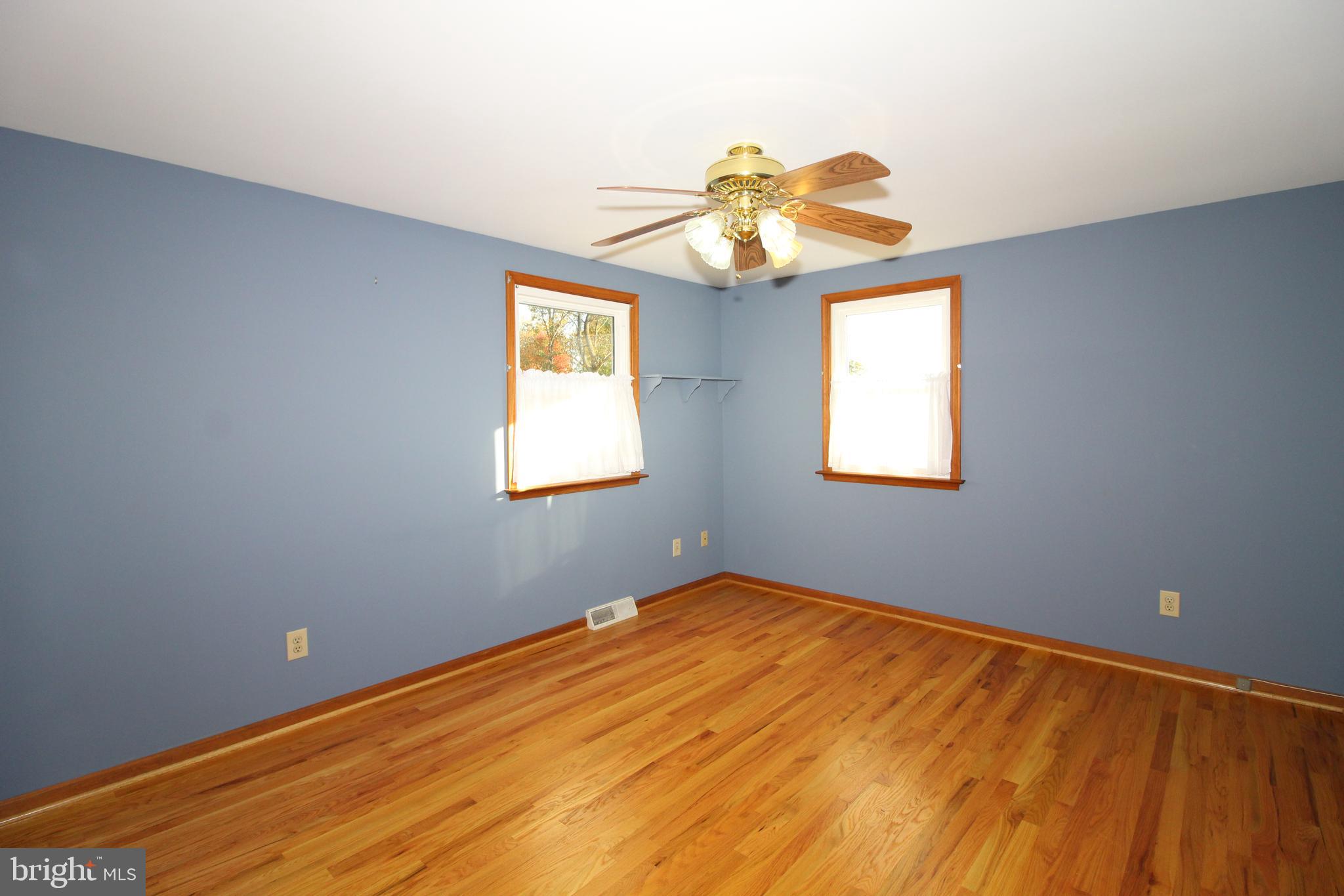 33 Walters Road Glen Mills, PA 19342 - Photo 21 of 32 Spacious Bedroom with Hardwood Floor