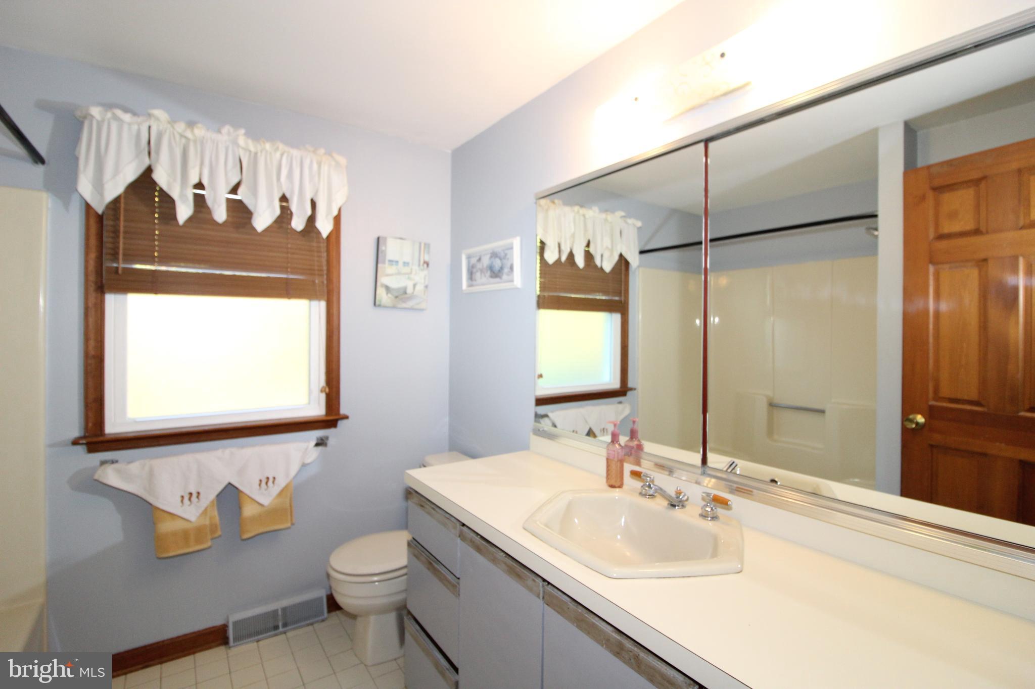 33 Walters Road Glen Mills, PA 19342 - Photo 27 of 32 Hall Bathroom with Linen Closet