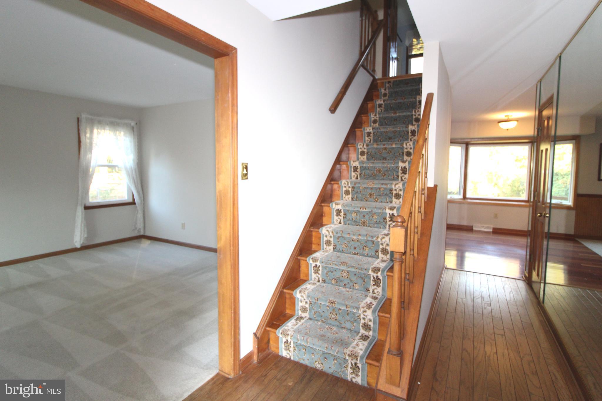 33 Walters Road Glen Mills, PA 19342 - Photo 3 of 32 Foyer - Open Floor Plan