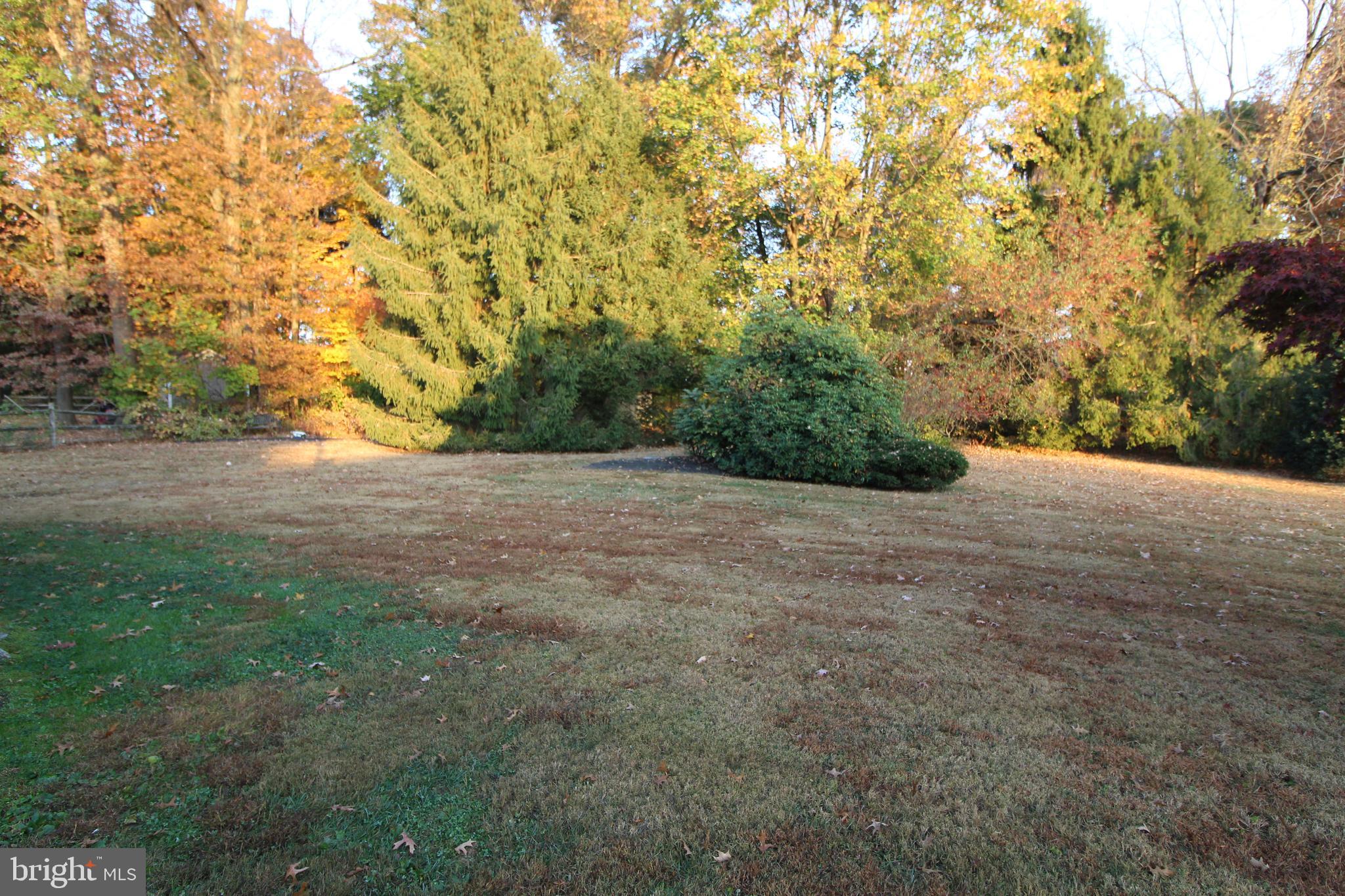 33 Walters Road Glen Mills, PA 19342 - Photo 31 of 32 Super Private Yard