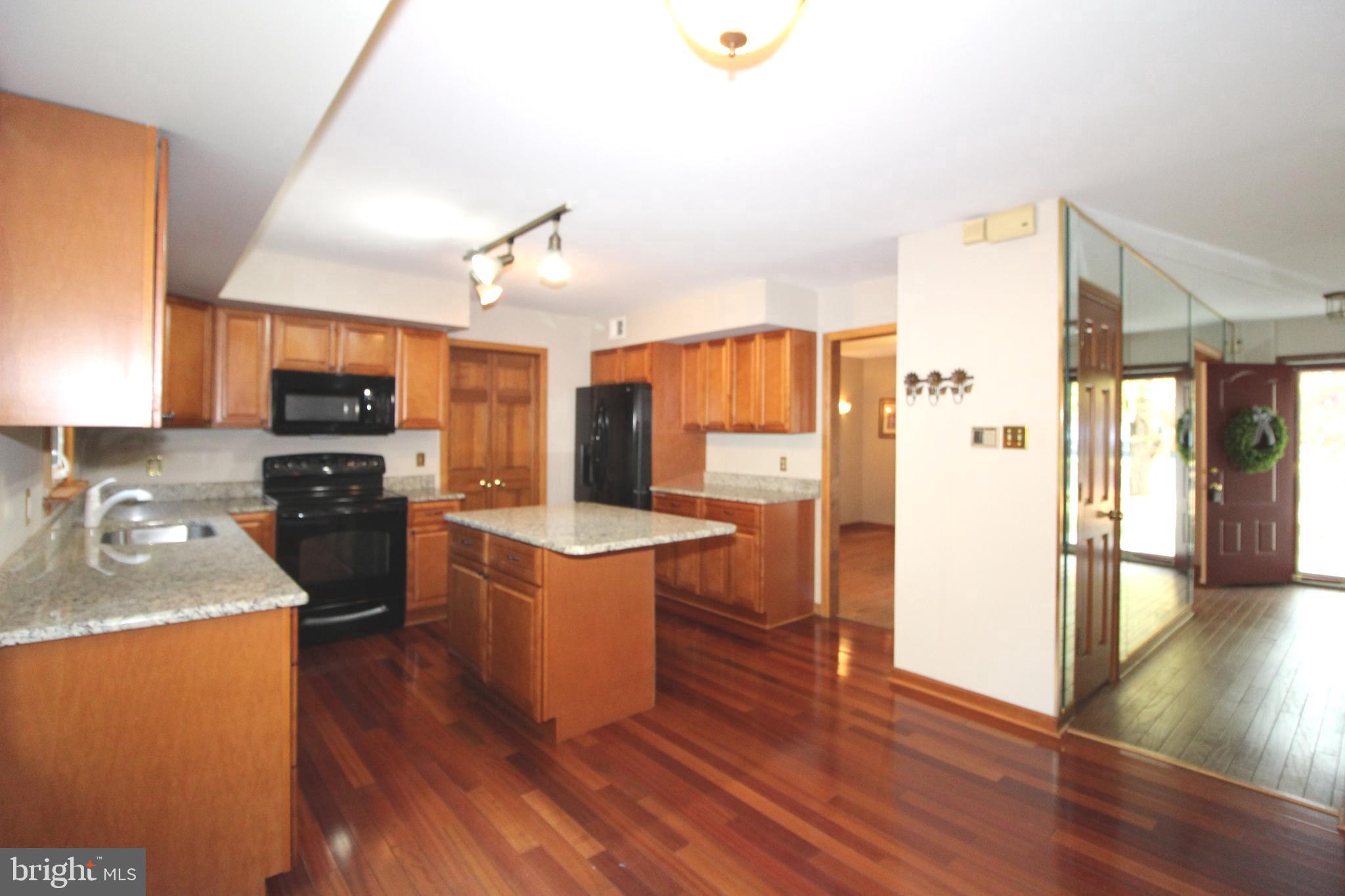 33 Walters Road Glen Mills, PA 19342 - Photo 10 of 32 Refrigerator Included