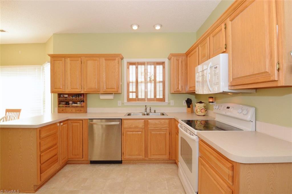 4234 Beacon Ridge Drive High Point, NC 27265 - Photo 11 of 26 Gallery Image 11