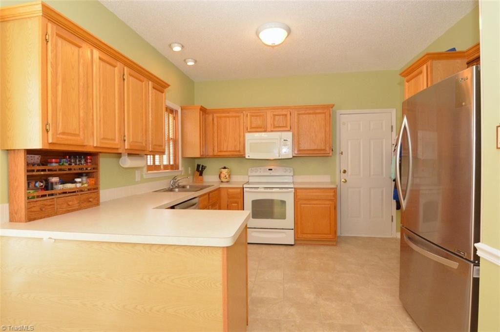 4234 Beacon Ridge Drive High Point, NC 27265 - Photo 9 of 26 Gallery Image 9